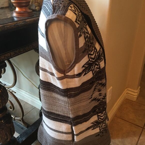 BCBG SLEEVELESS Cardigan Vest with Folding Lapel! - Picture 2 of 16